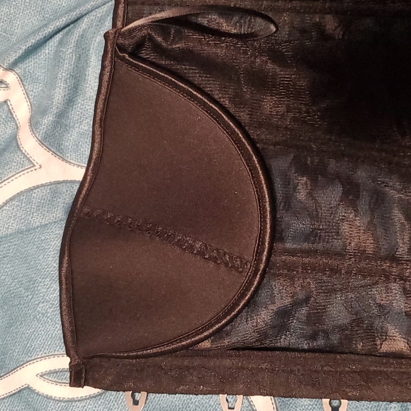 Lace corset - Picture 6 of 6